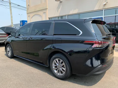 More photos of 2024 Toyota Sienna XLE at Star Auto Sales, CT