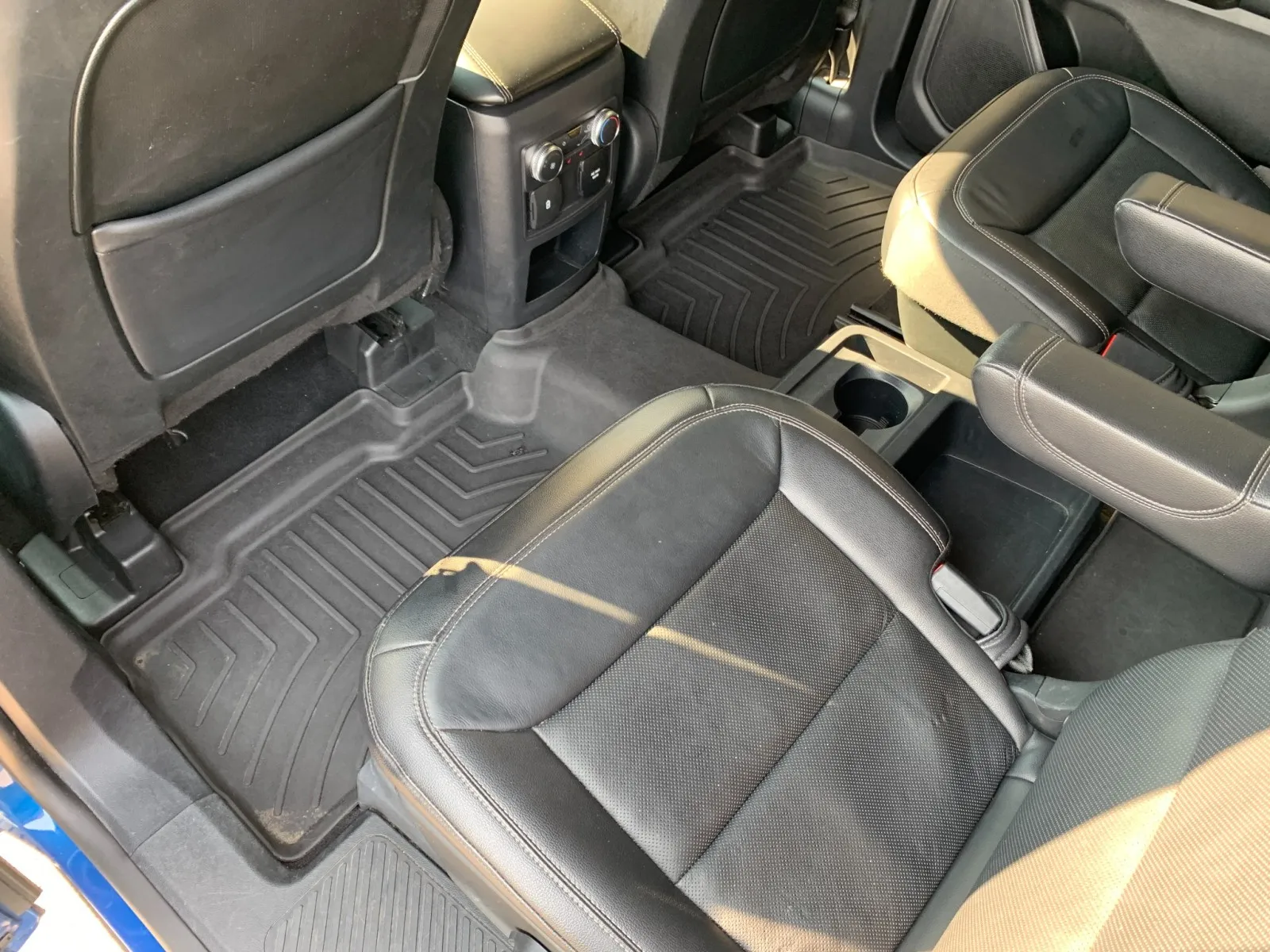 Ford Explorer photo 34