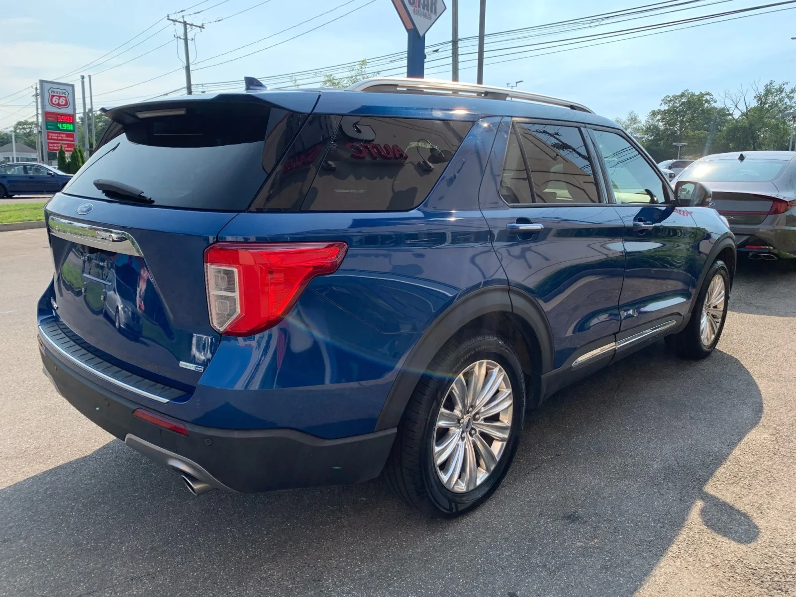 Ford Explorer photo 7