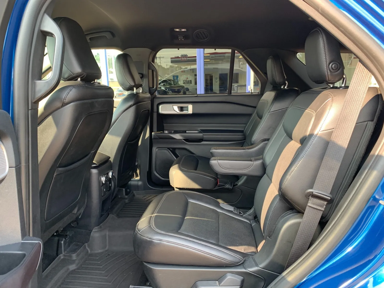 Ford Explorer photo 31