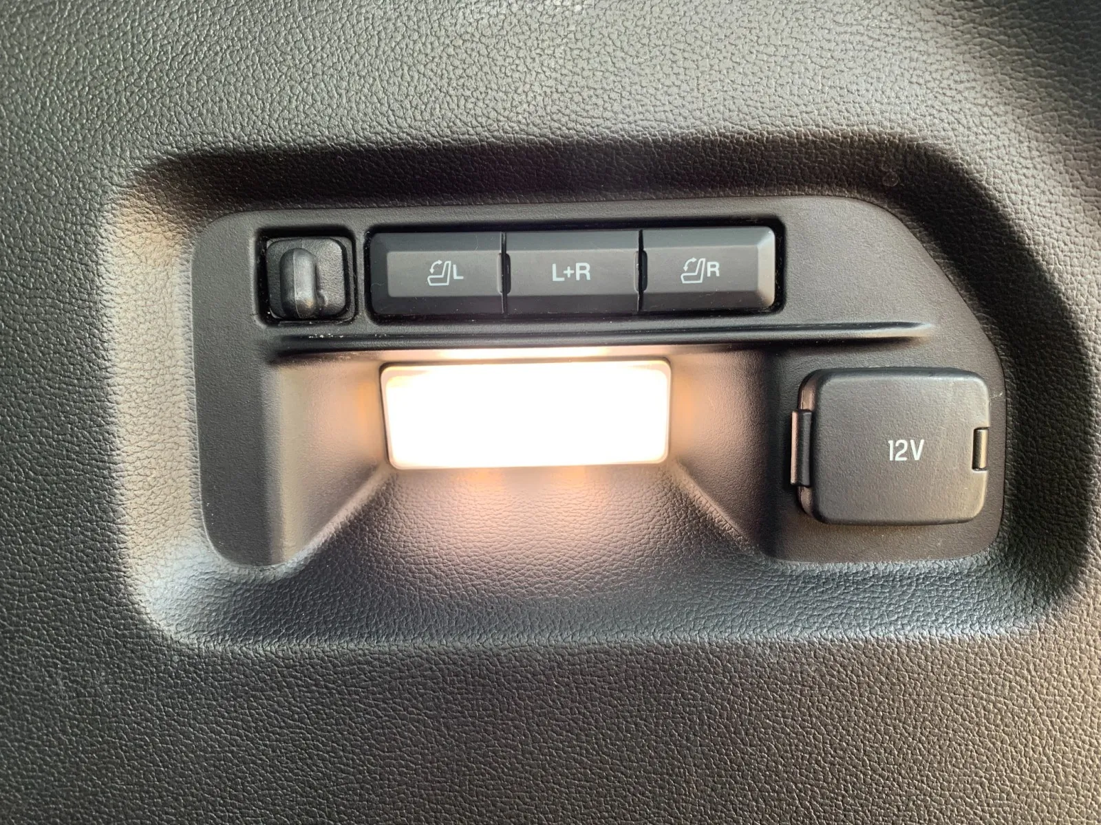 Ford Explorer photo 11