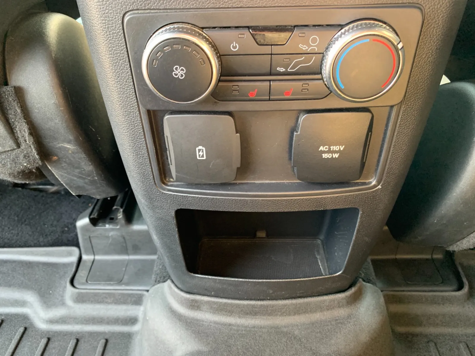 Ford Explorer photo 35