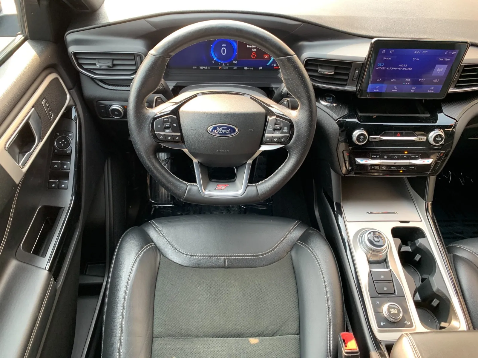 Ford Explorer photo 28