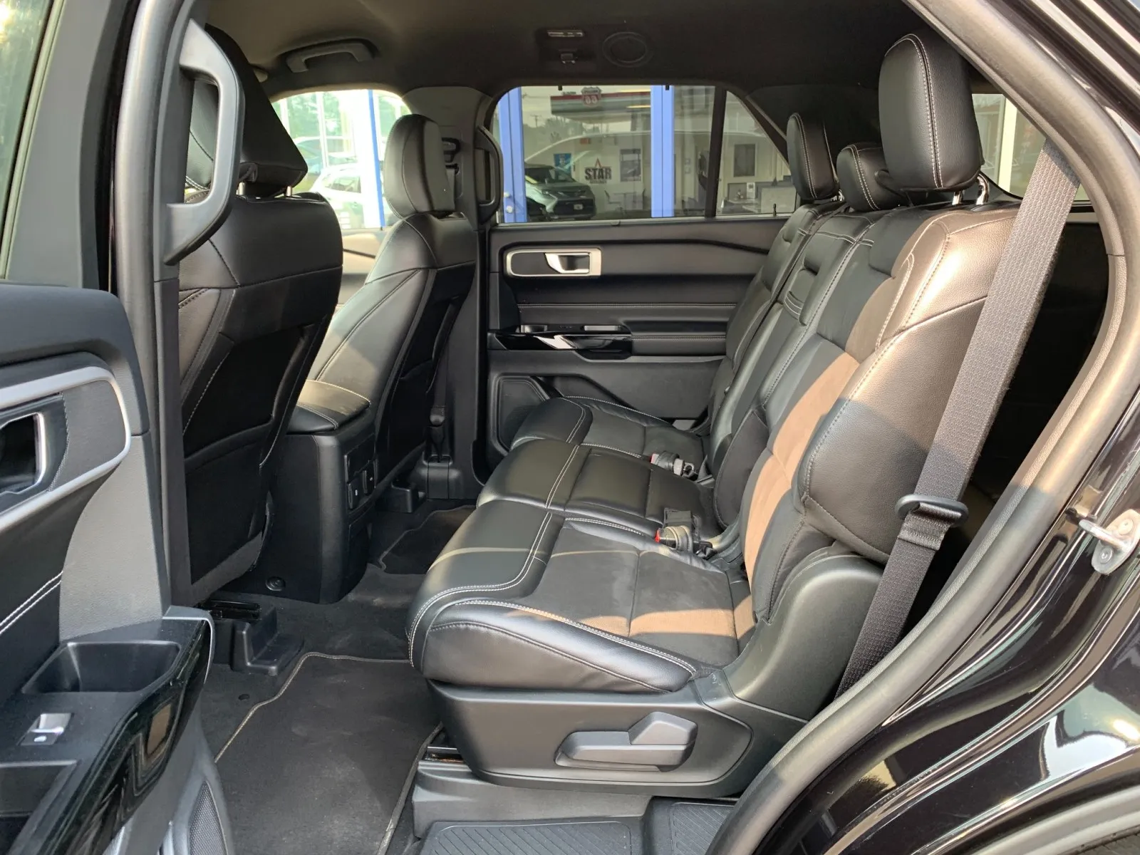 Ford Explorer photo 31