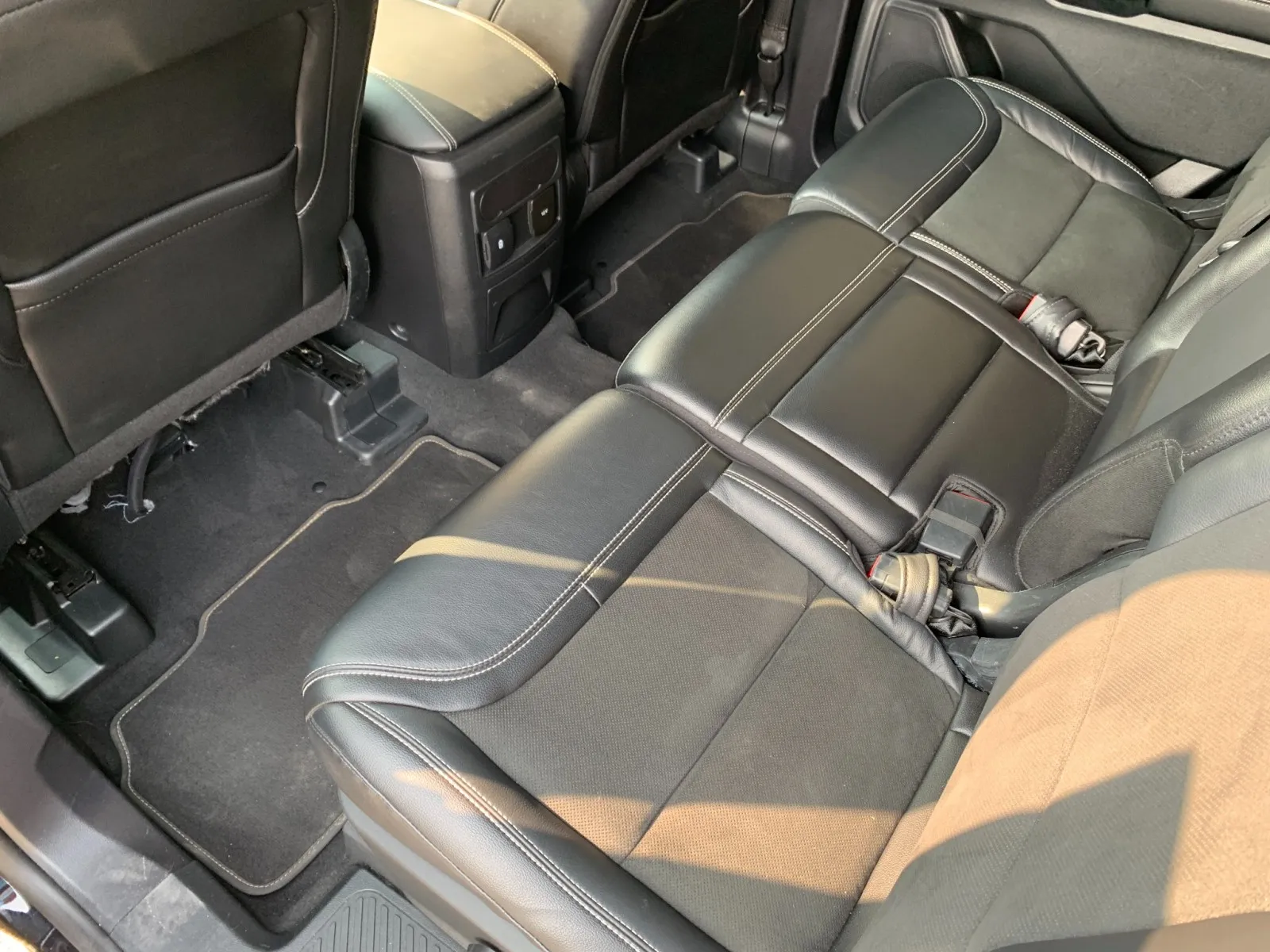 Ford Explorer photo 34