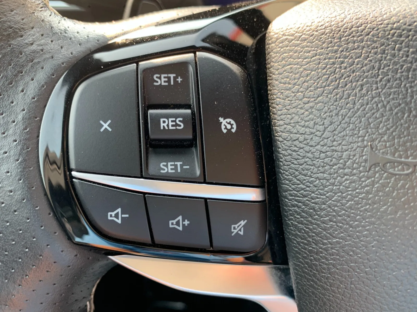 Ford Explorer photo 18