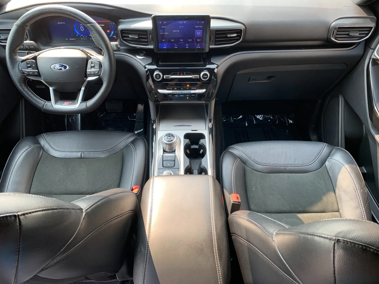 Ford Explorer photo 29