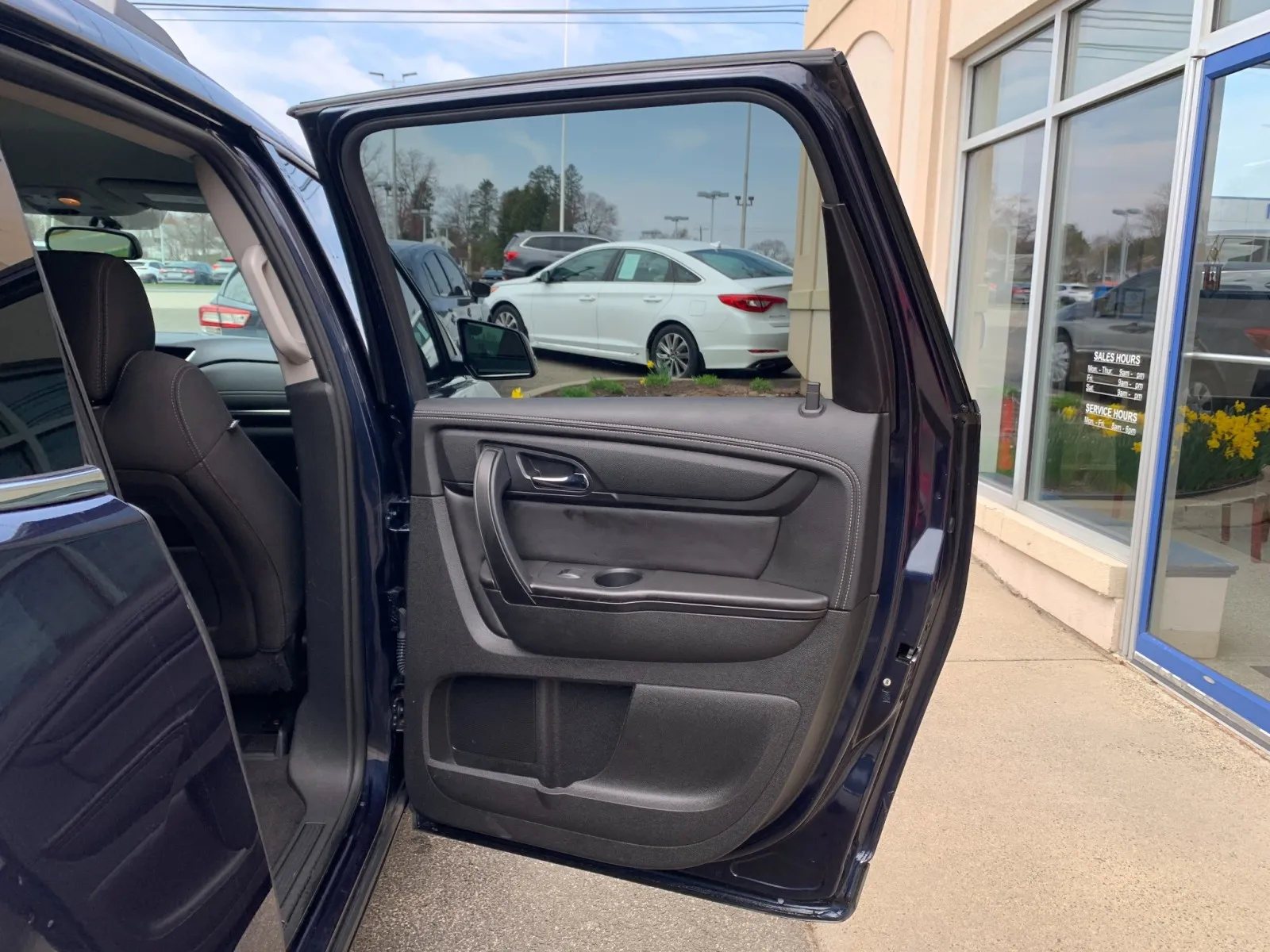 2017 Chevrolet Traverse 1LT - Photo 31