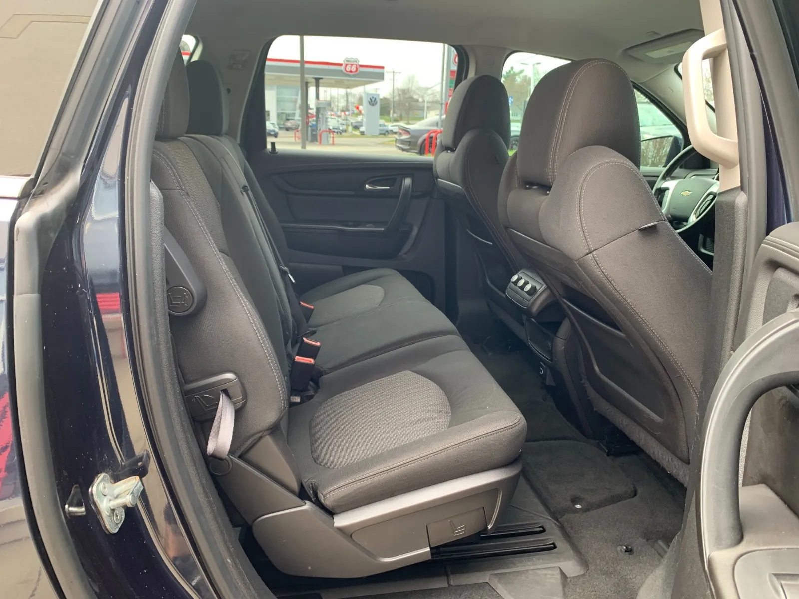 2017 Chevrolet Traverse 1LT - Photo 30