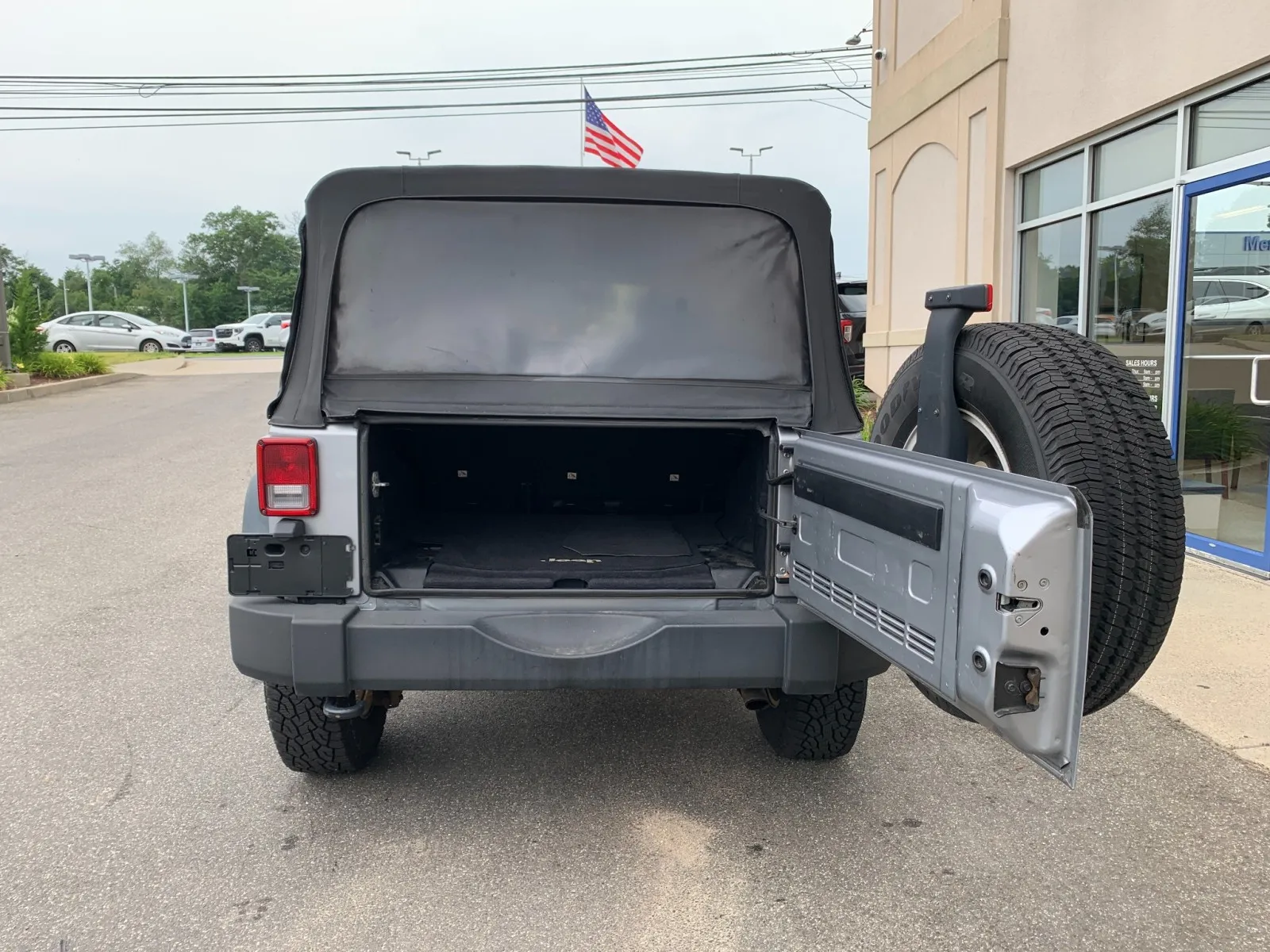 Jeep Wrangler photo 8