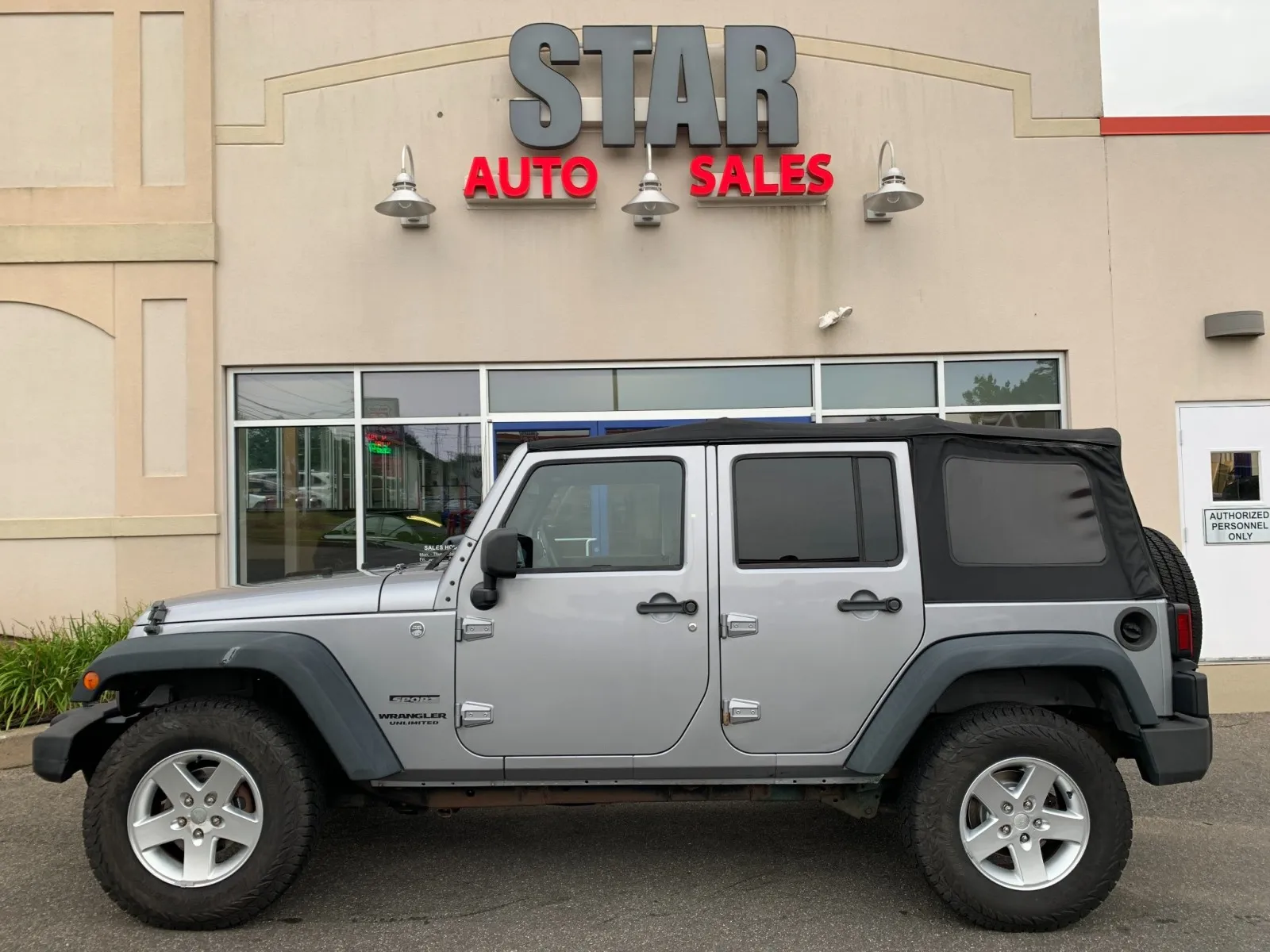 Jeep Wrangler photo 4
