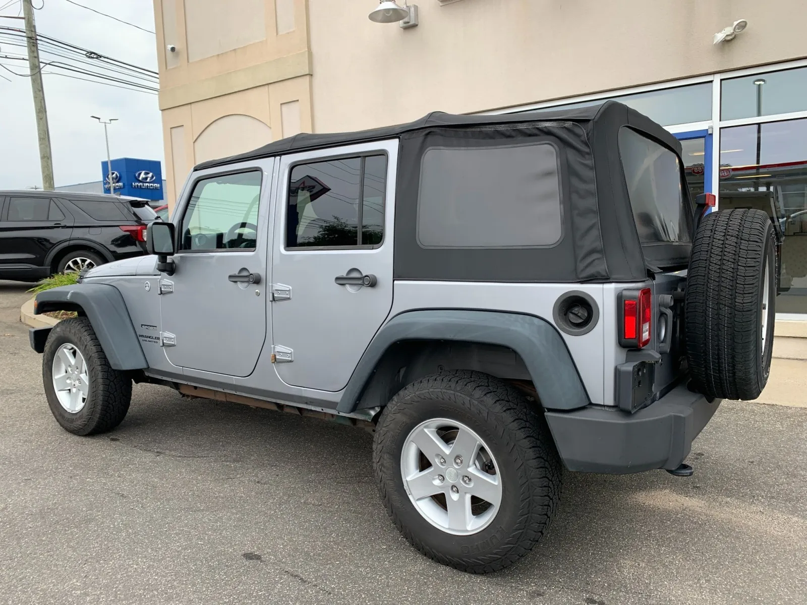 Jeep Wrangler photo 5