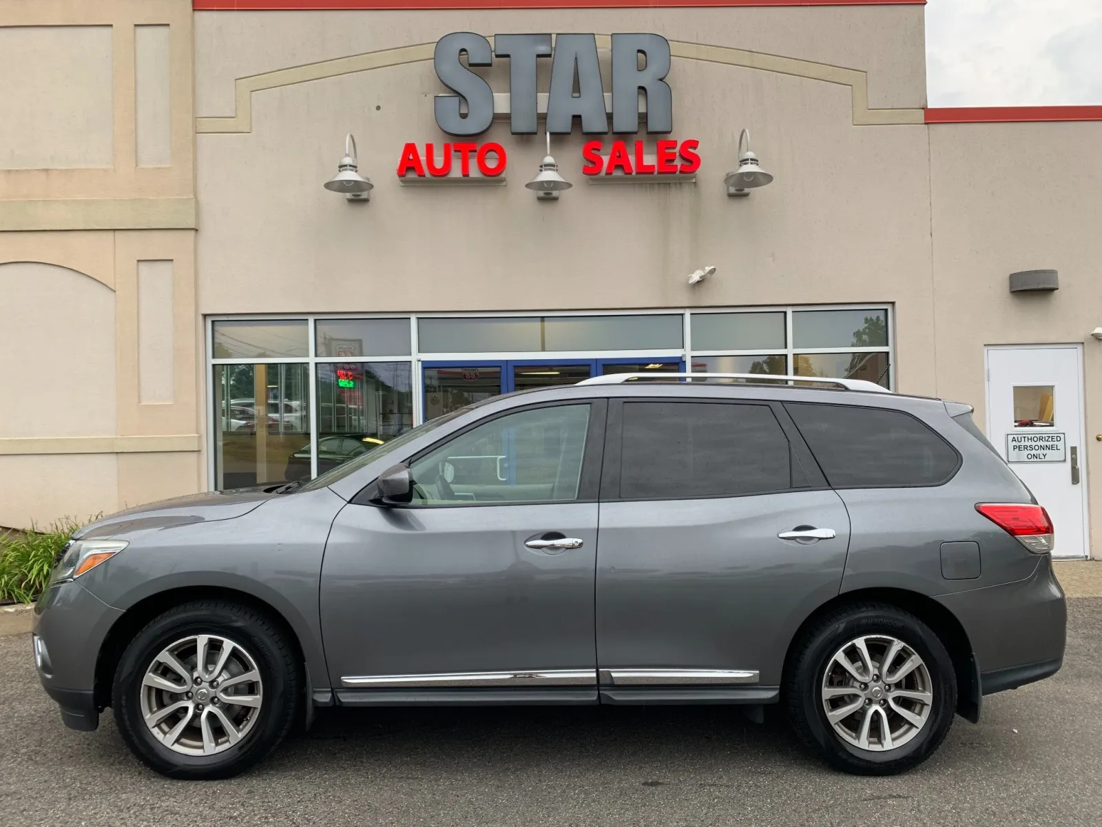 Nissan Pathfinder photo 4