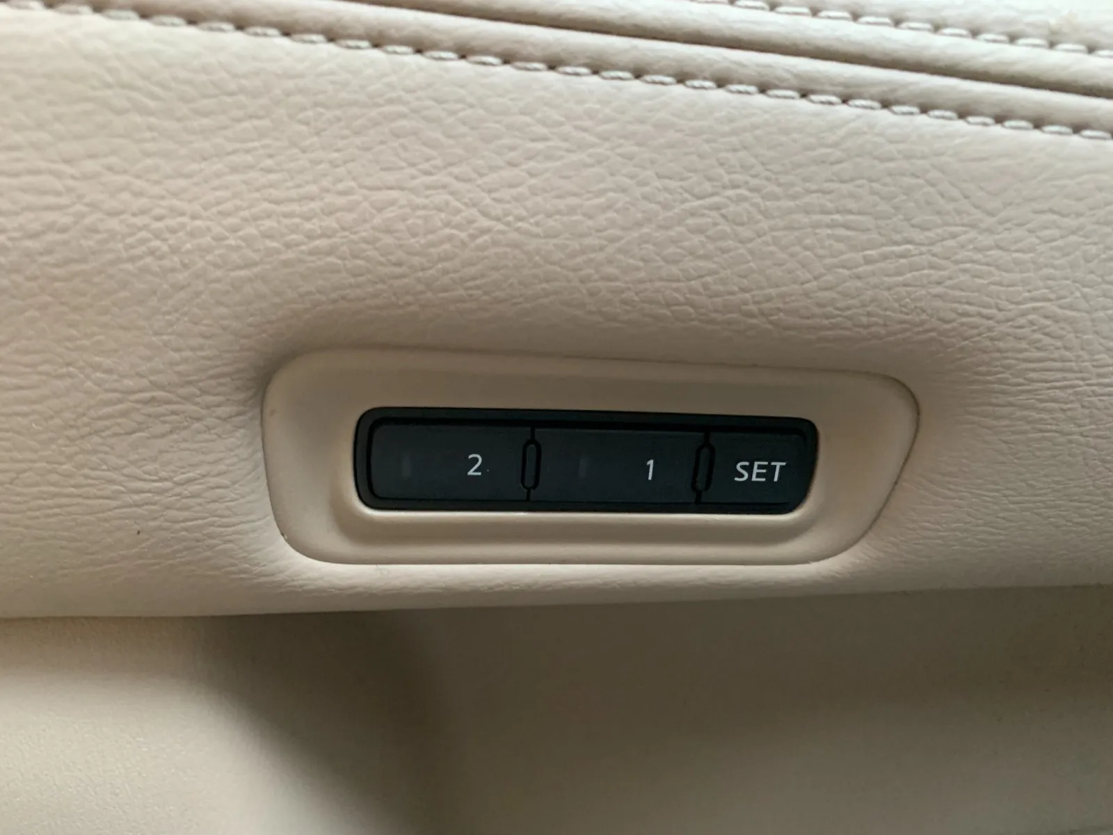 Nissan Pathfinder photo 16