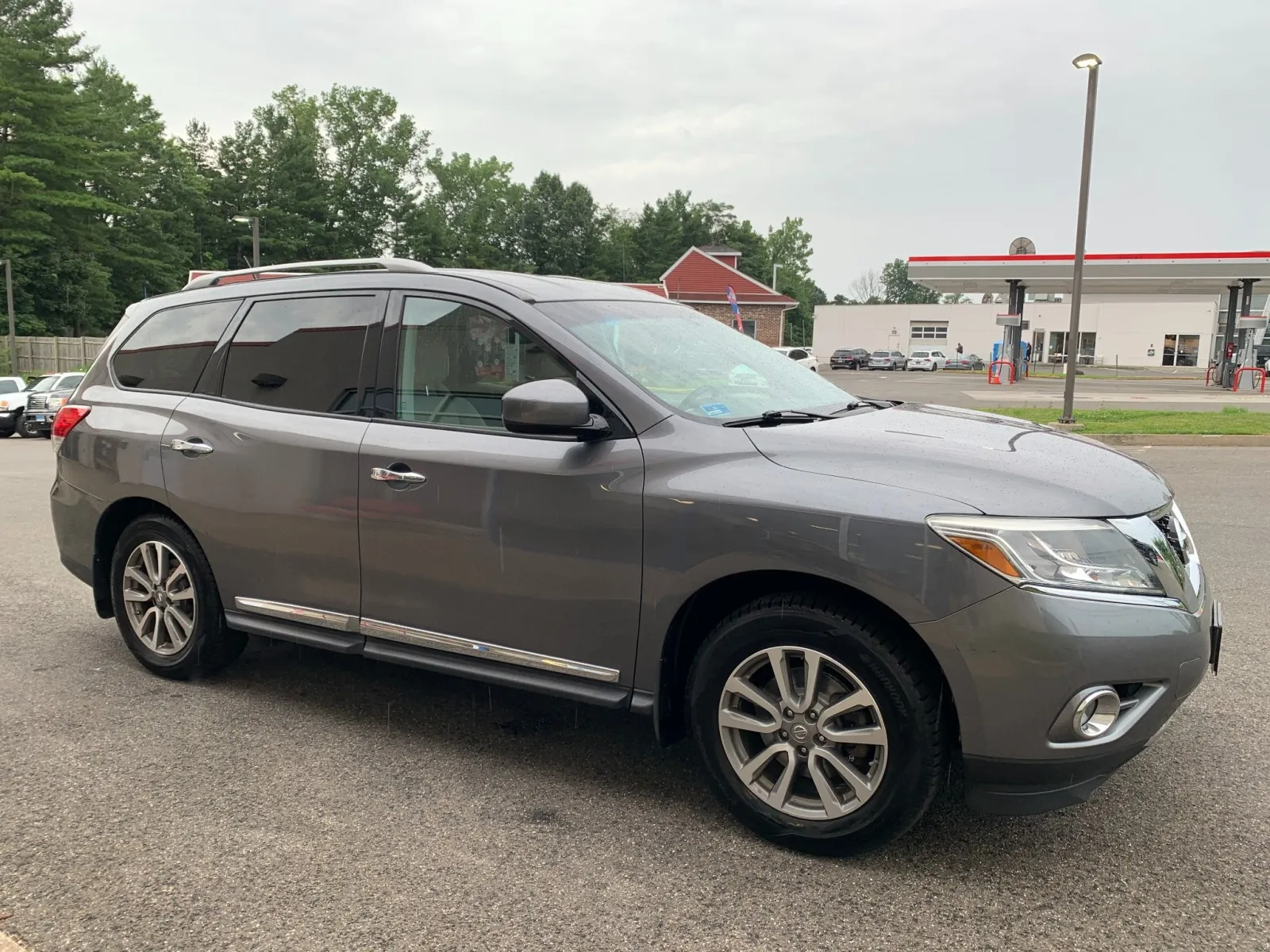 Nissan Pathfinder photo 3