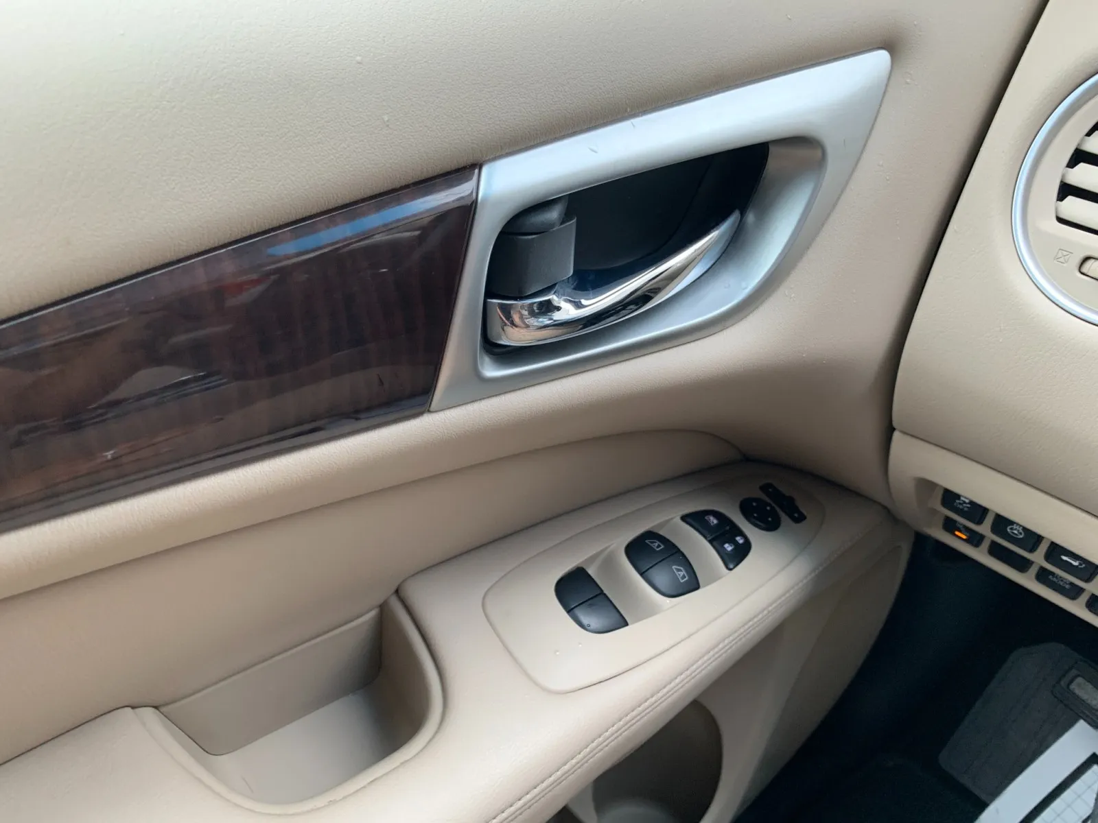 Nissan Pathfinder photo 15