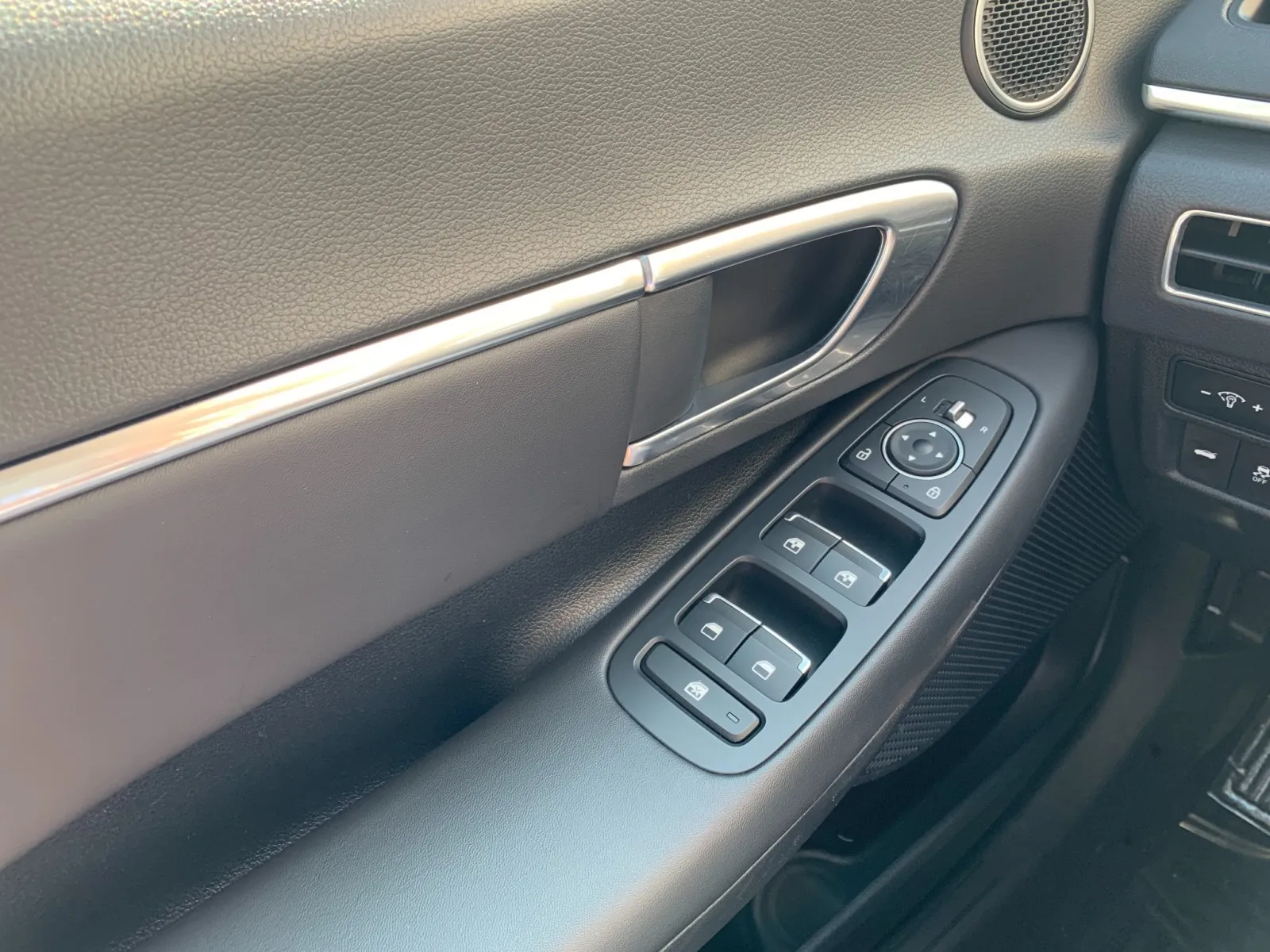 Hyundai Sonata photo 11