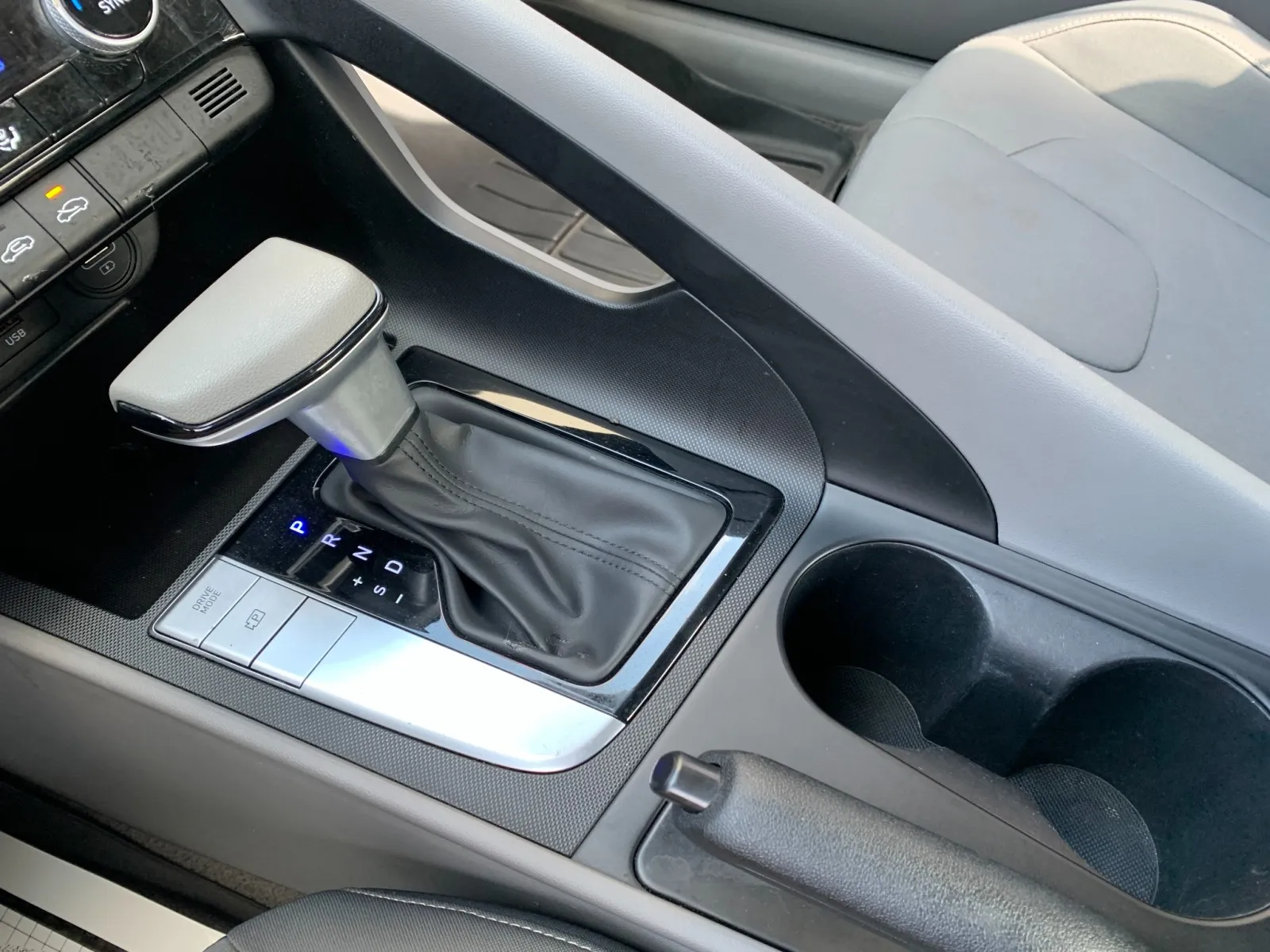Hyundai Elantra photo 16