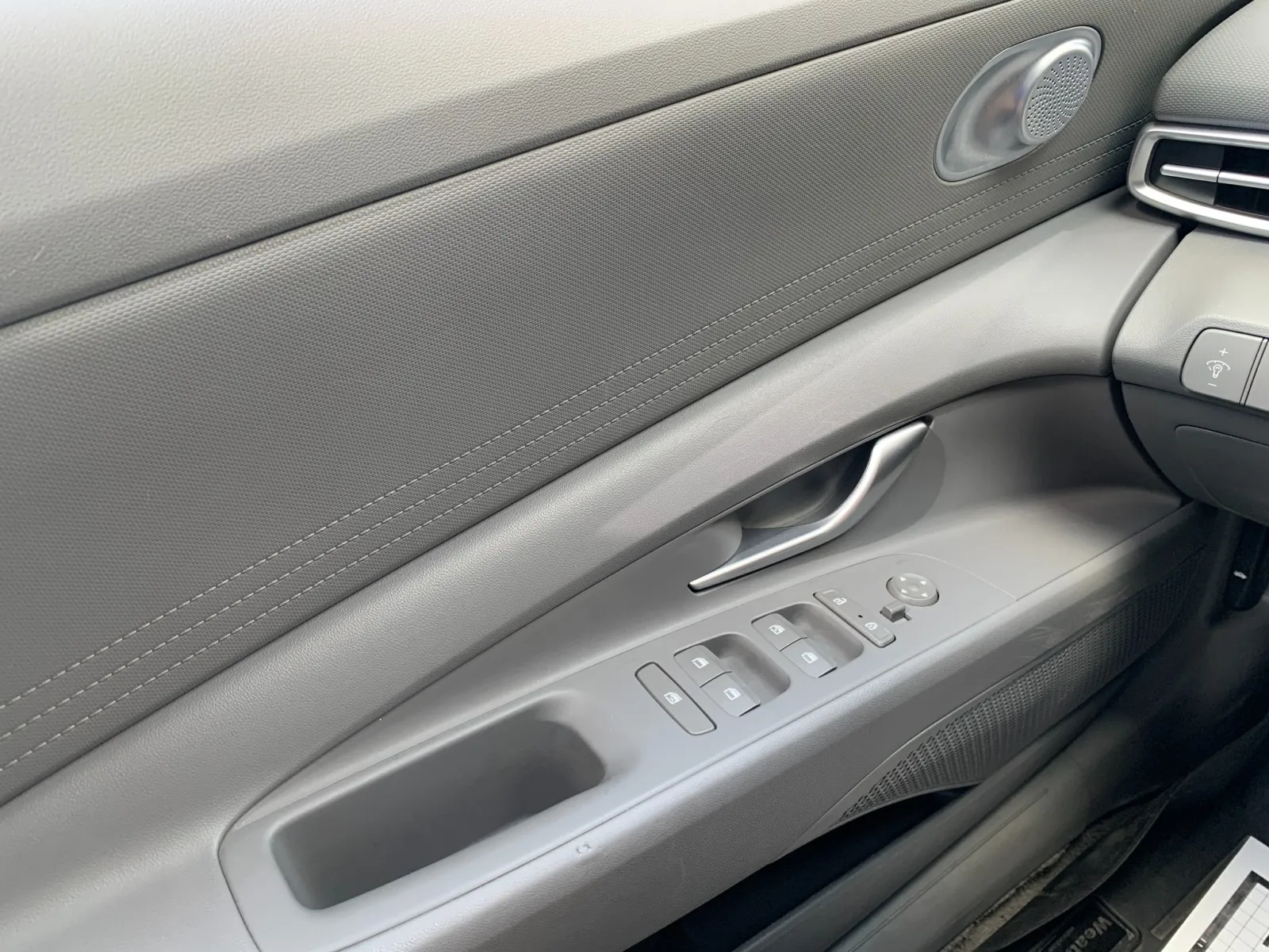 Hyundai Elantra photo 11