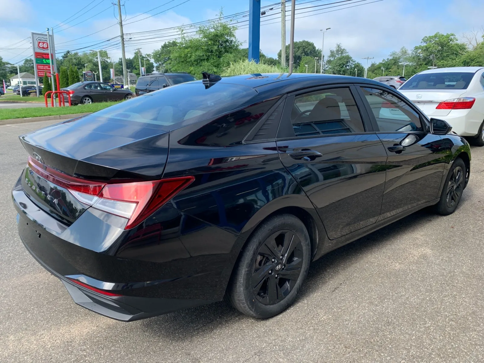 Hyundai Elantra photo 7