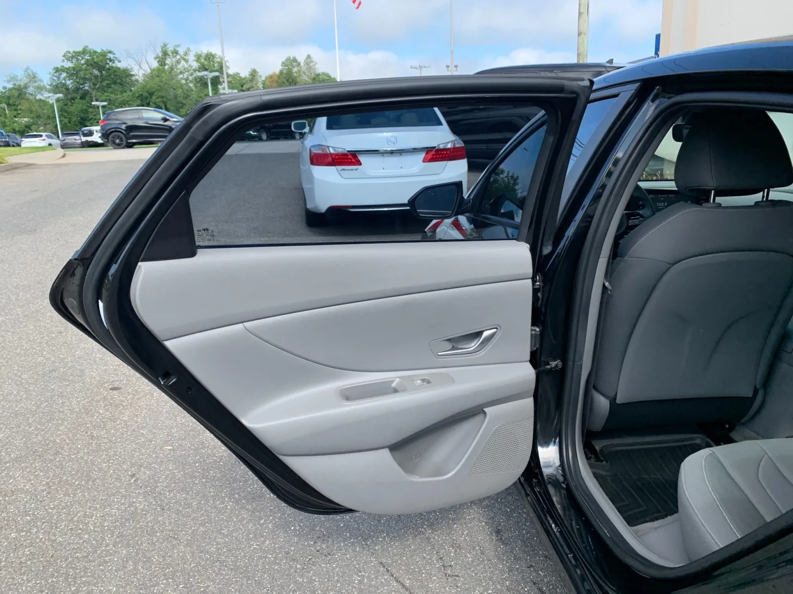 Hyundai Elantra photo 24