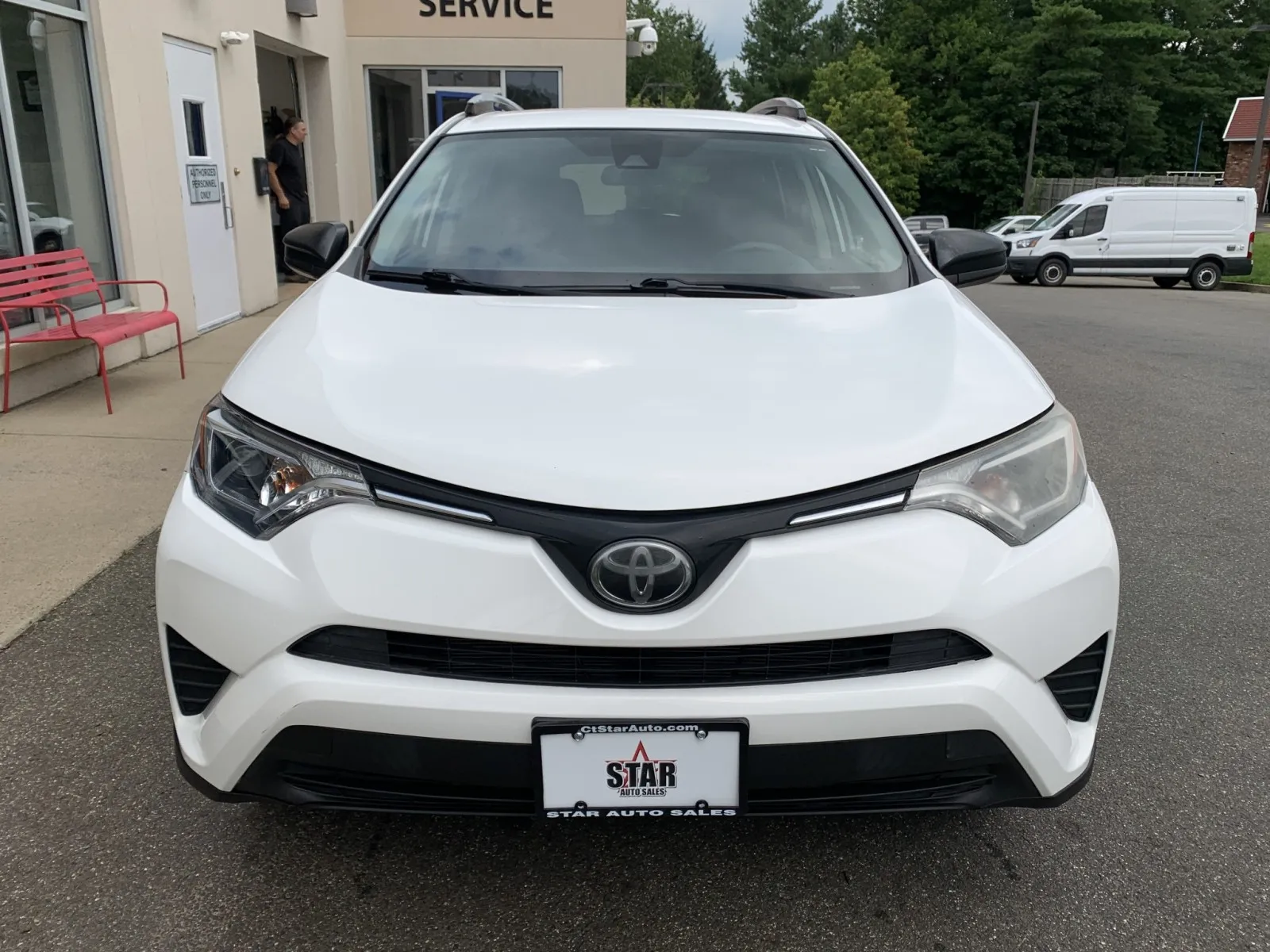 Toyota RAV4 photo 2
