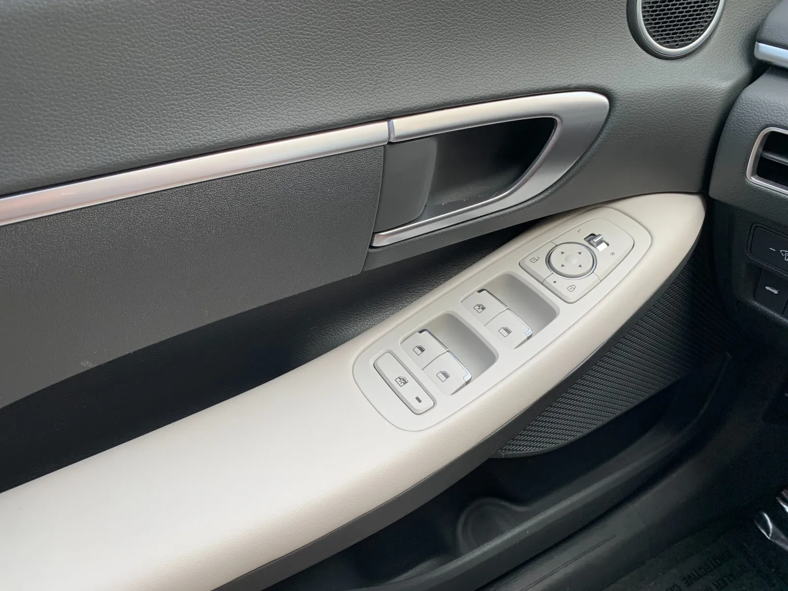 Hyundai Sonata photo 11