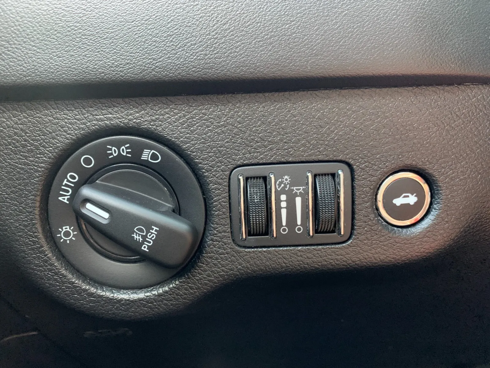 Dodge Charger photo 13