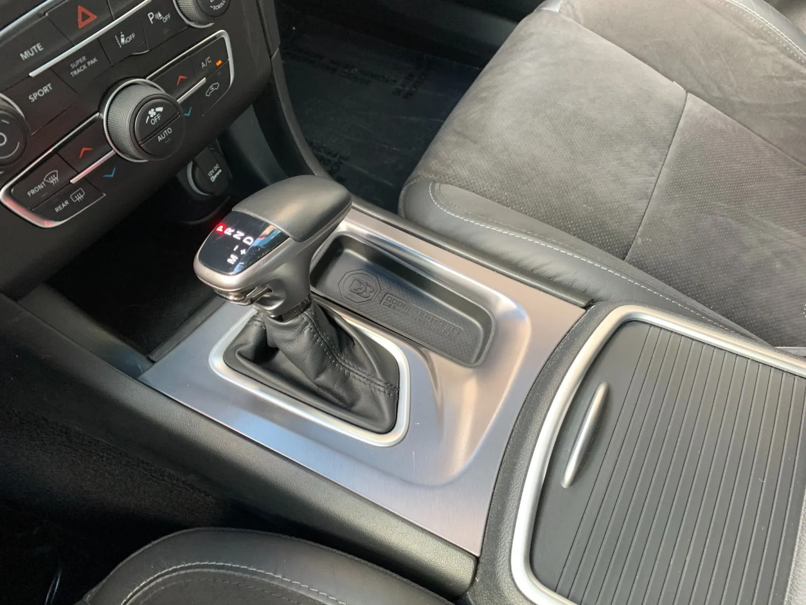 Dodge Charger photo 17