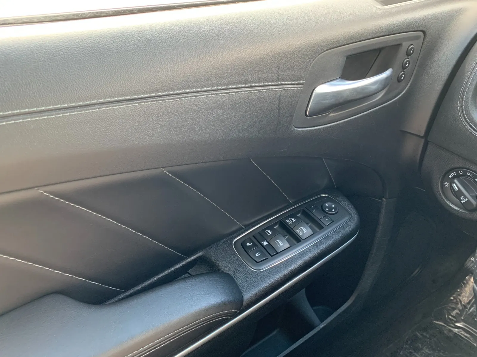 Dodge Charger photo 11