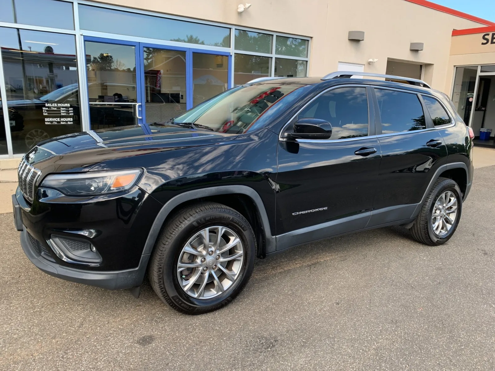 Black 2019 Jeep Cherokee Latitude Plus for sale in Meriden, CT