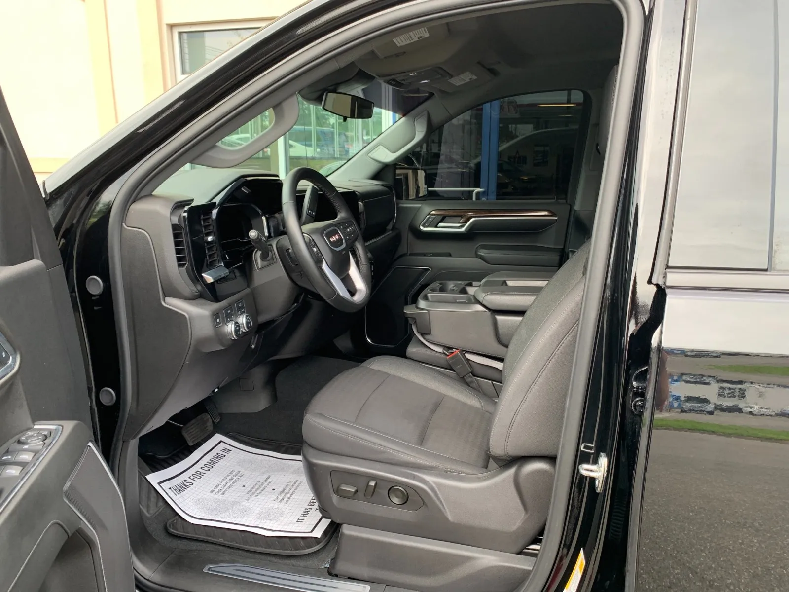 GMC Sierra photo 9