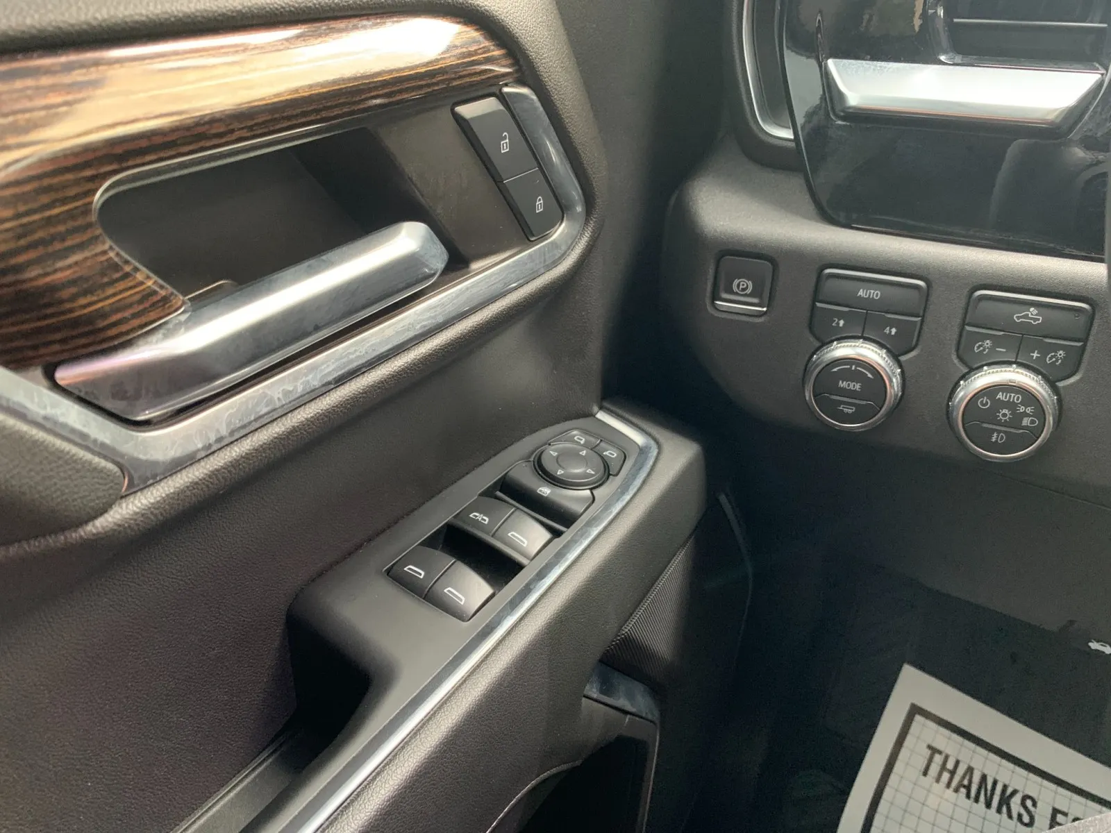 GMC Sierra photo 12