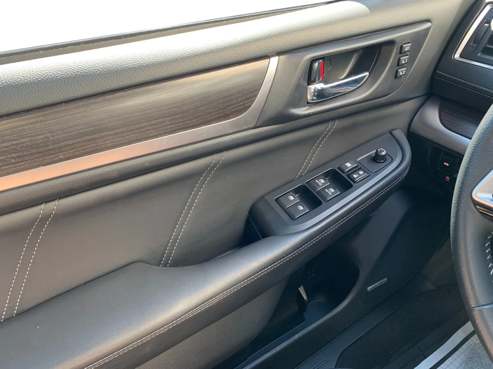 Subaru Legacy photo 11