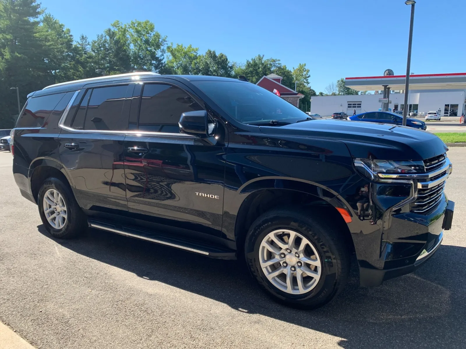 Chevrolet Tahoe photo 3