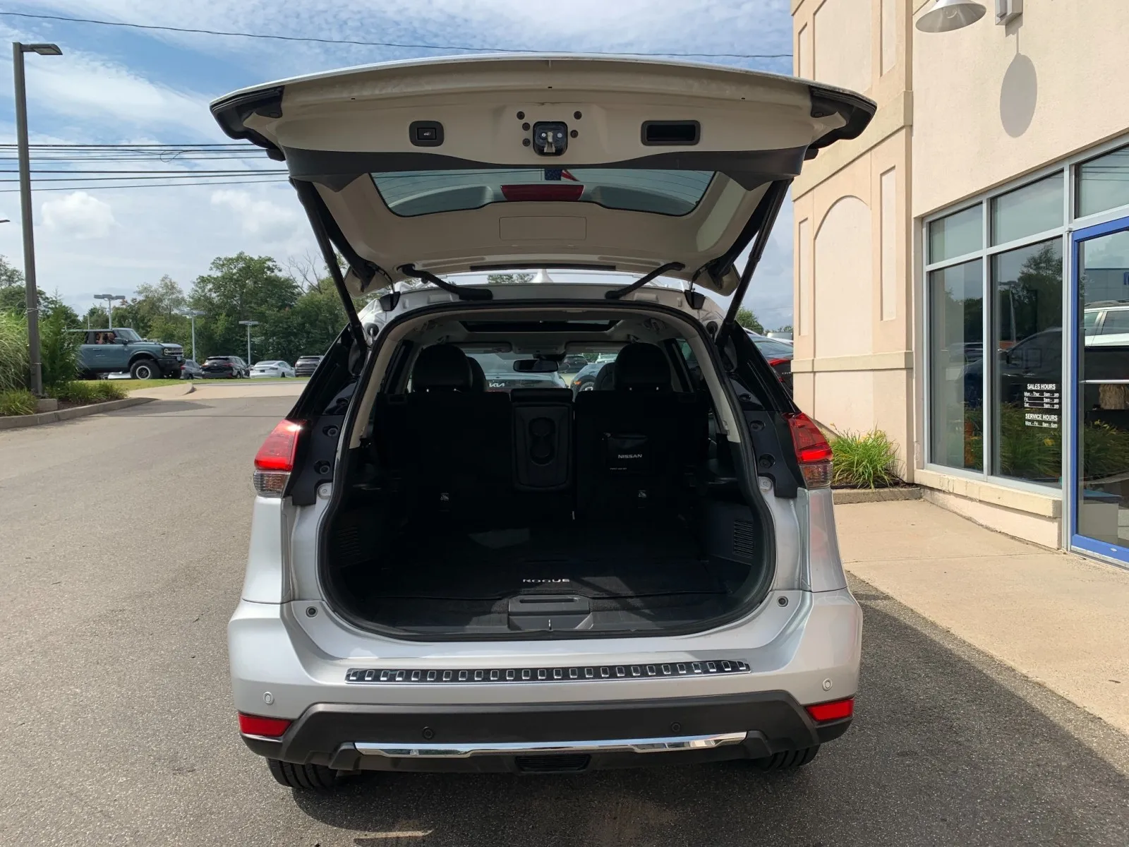 Nissan Rogue photo 8