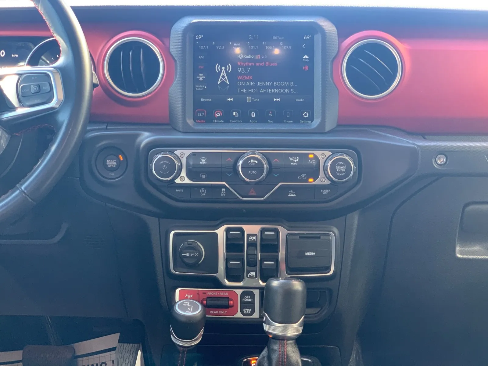 Jeep Wrangler photo 31