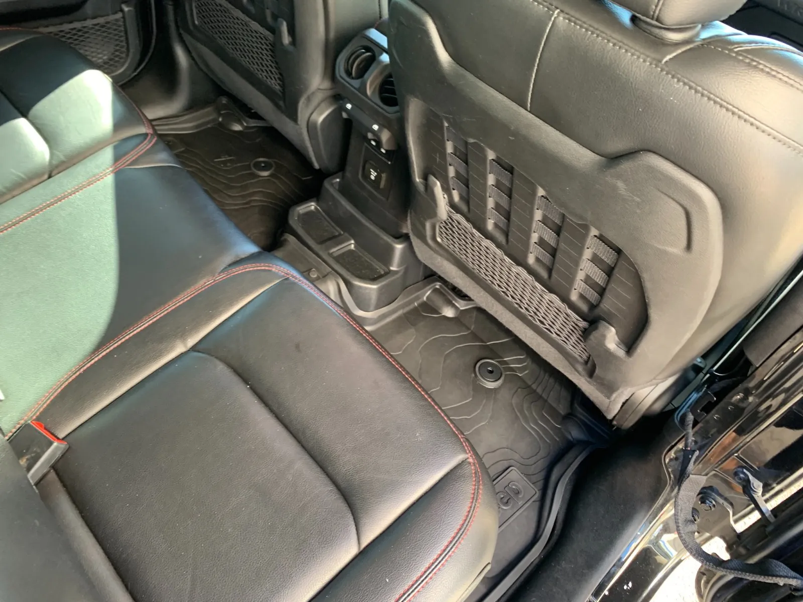 Jeep Wrangler photo 35