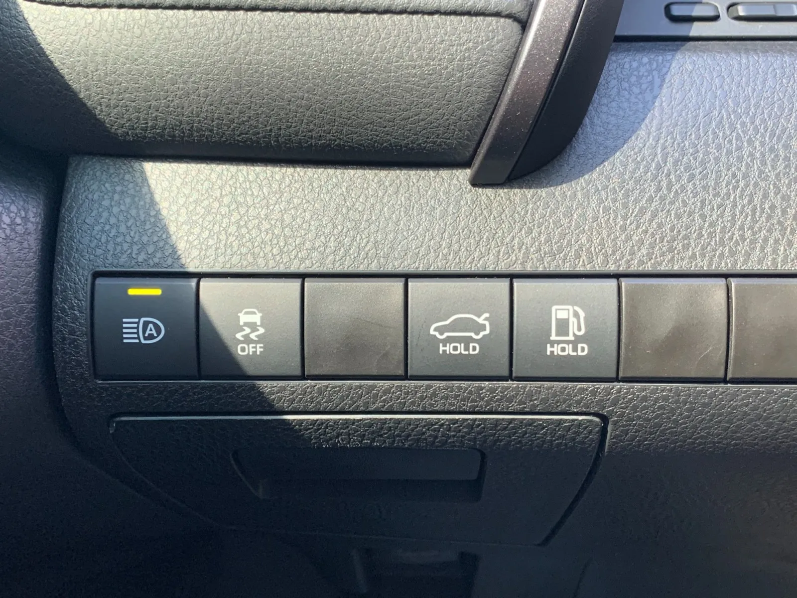 Toyota Camry photo 12