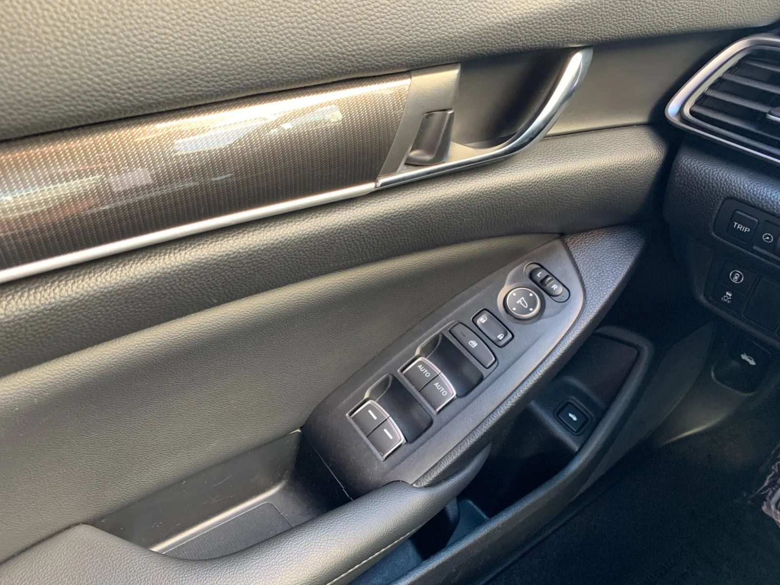 Honda Accord photo 11