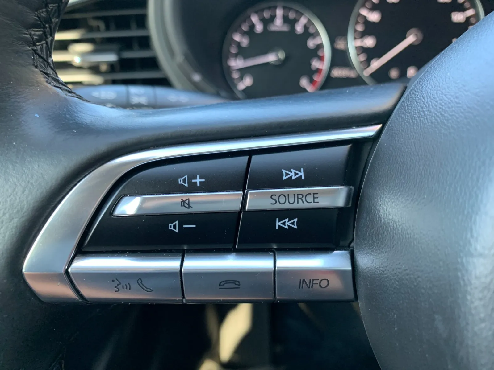 Mazda CX-30 photo 17