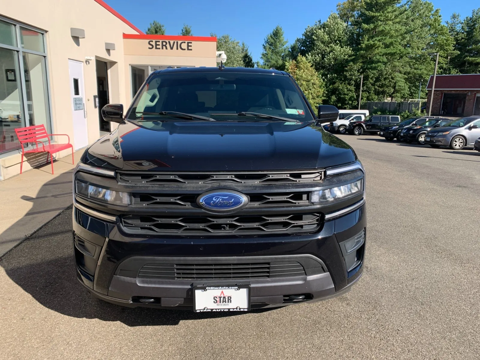 Ford Expedition photo 2
