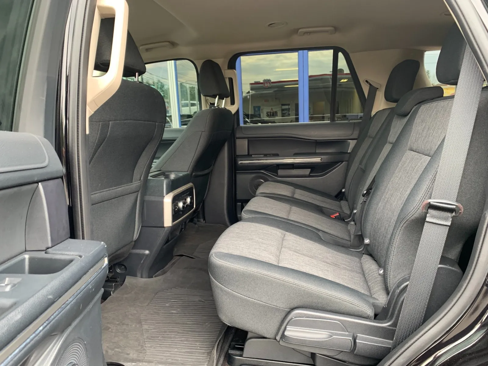 Ford Expedition photo 29