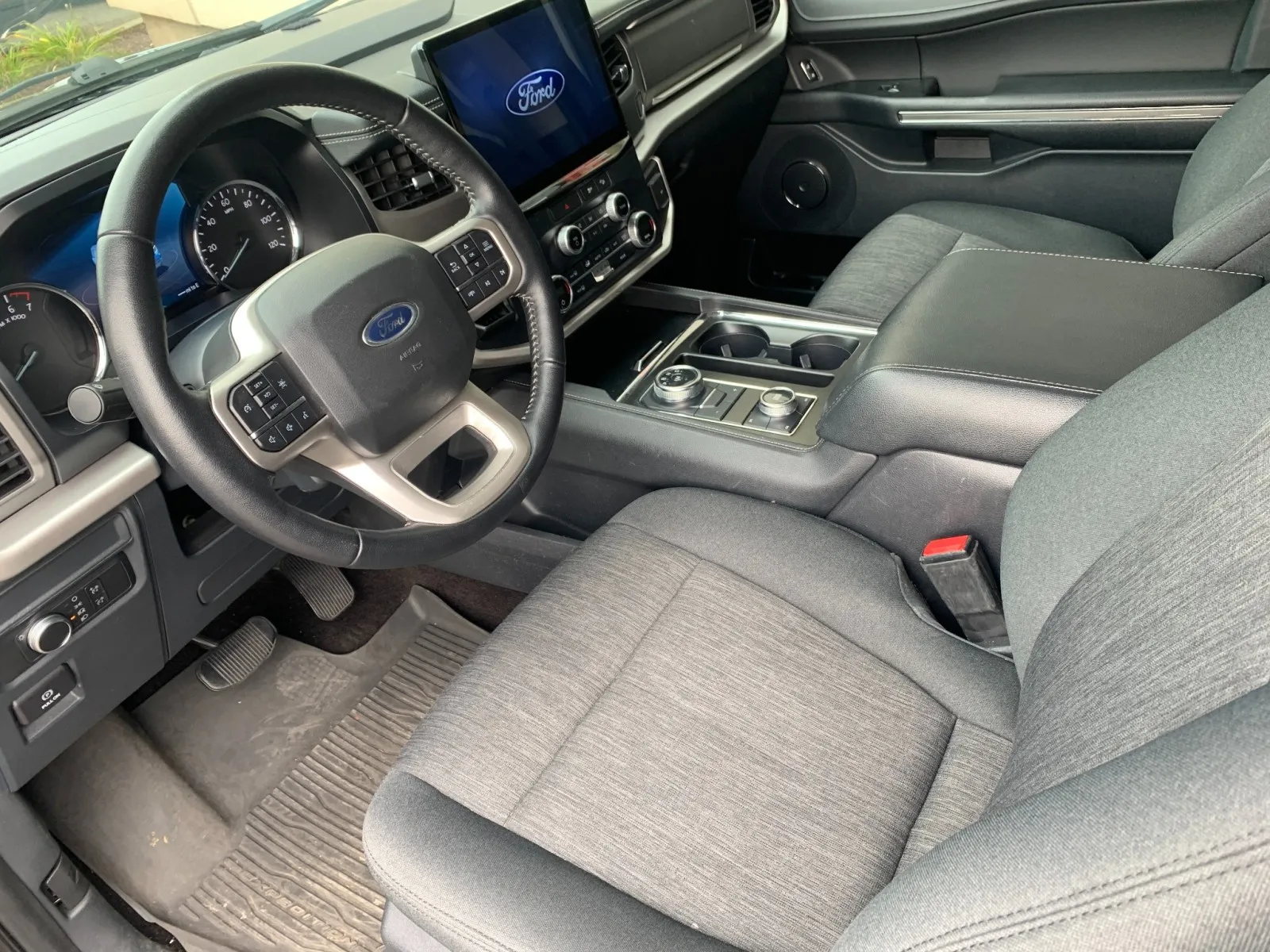 Ford Expedition photo 15