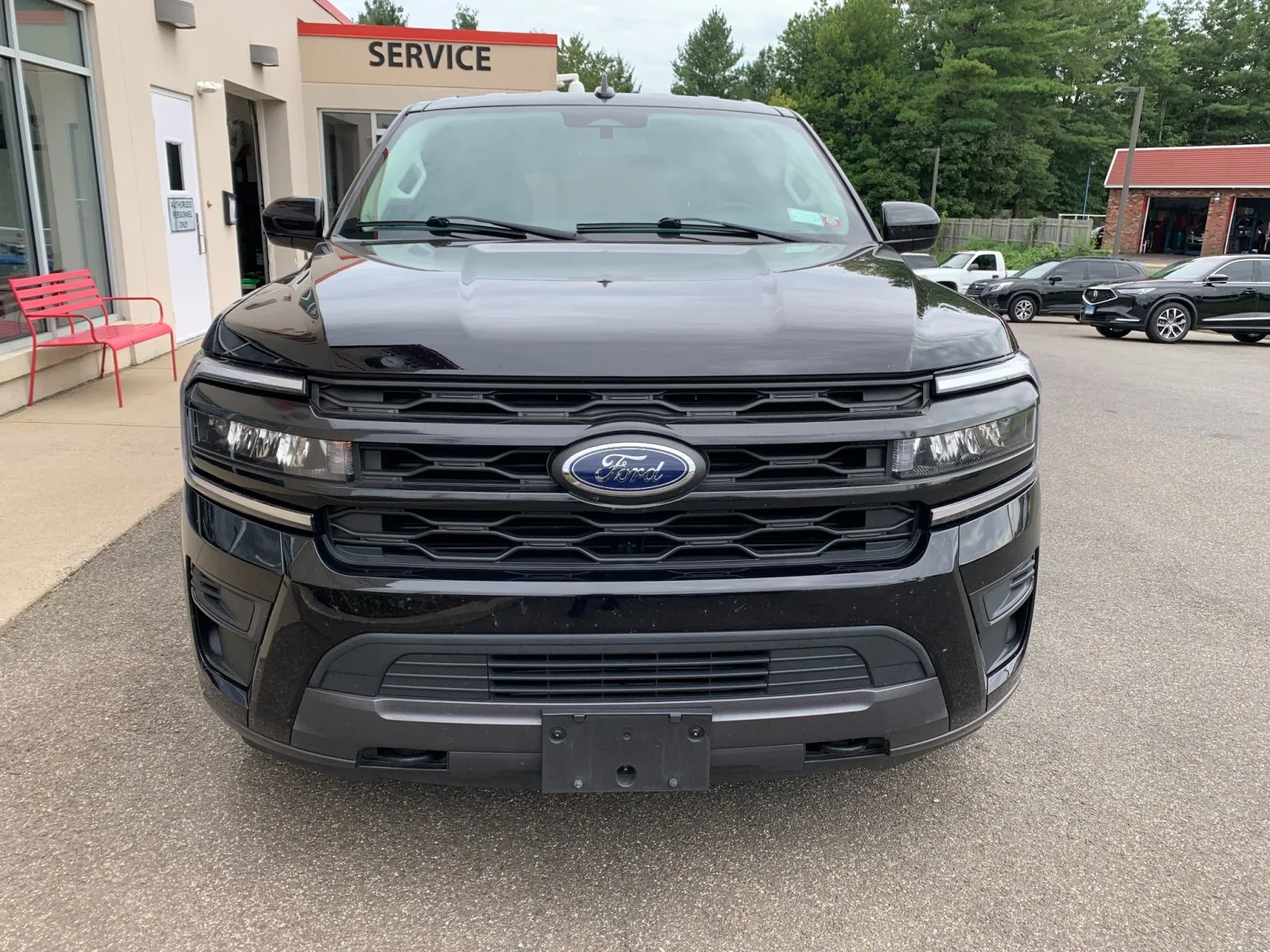 Ford Expedition photo 2
