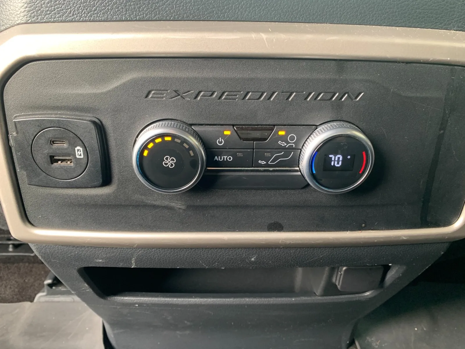 Ford Expedition photo 36