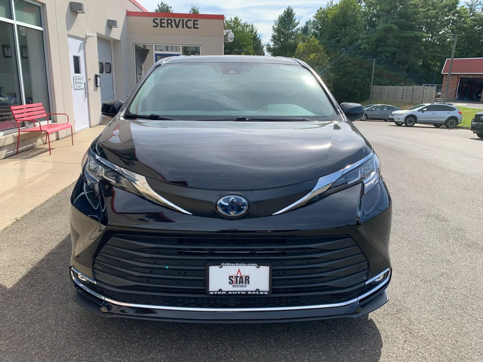 Toyota Sienna photo 2