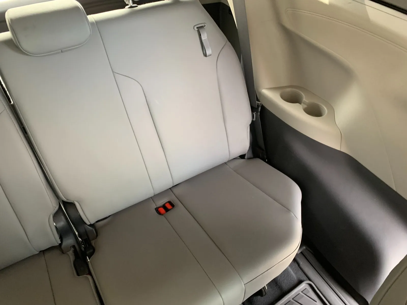Toyota Sienna photo 32