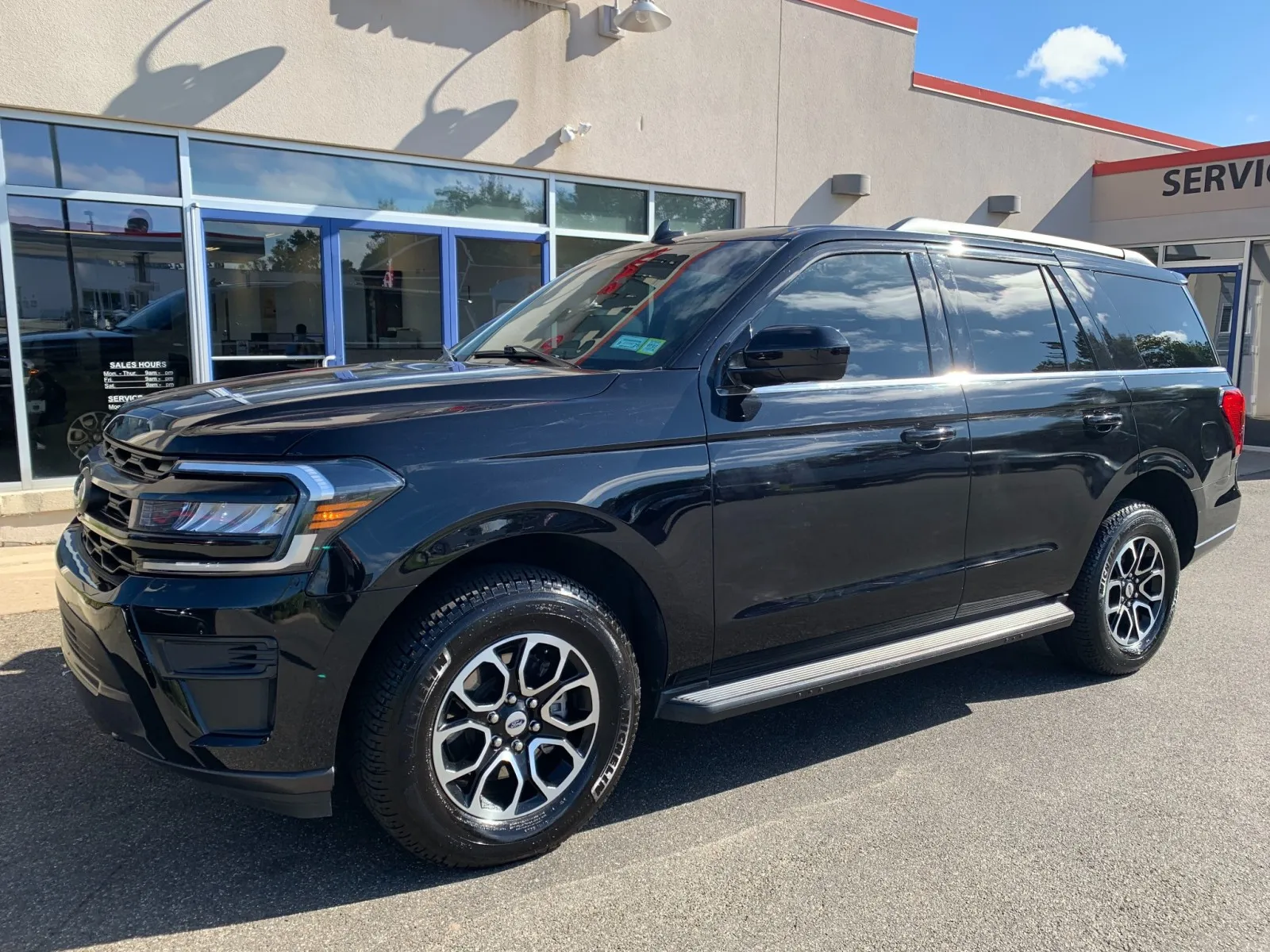 Black 2023 Ford Expedition XLT for sale in Meriden, CT