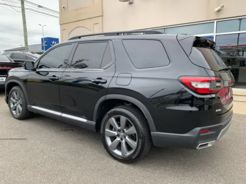 More photos of 2025 Honda Pilot Touring at Star Auto Sales, CT